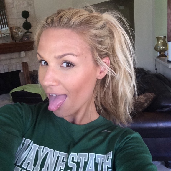 Meet your Posher, Taylor - Picture 4 of 5